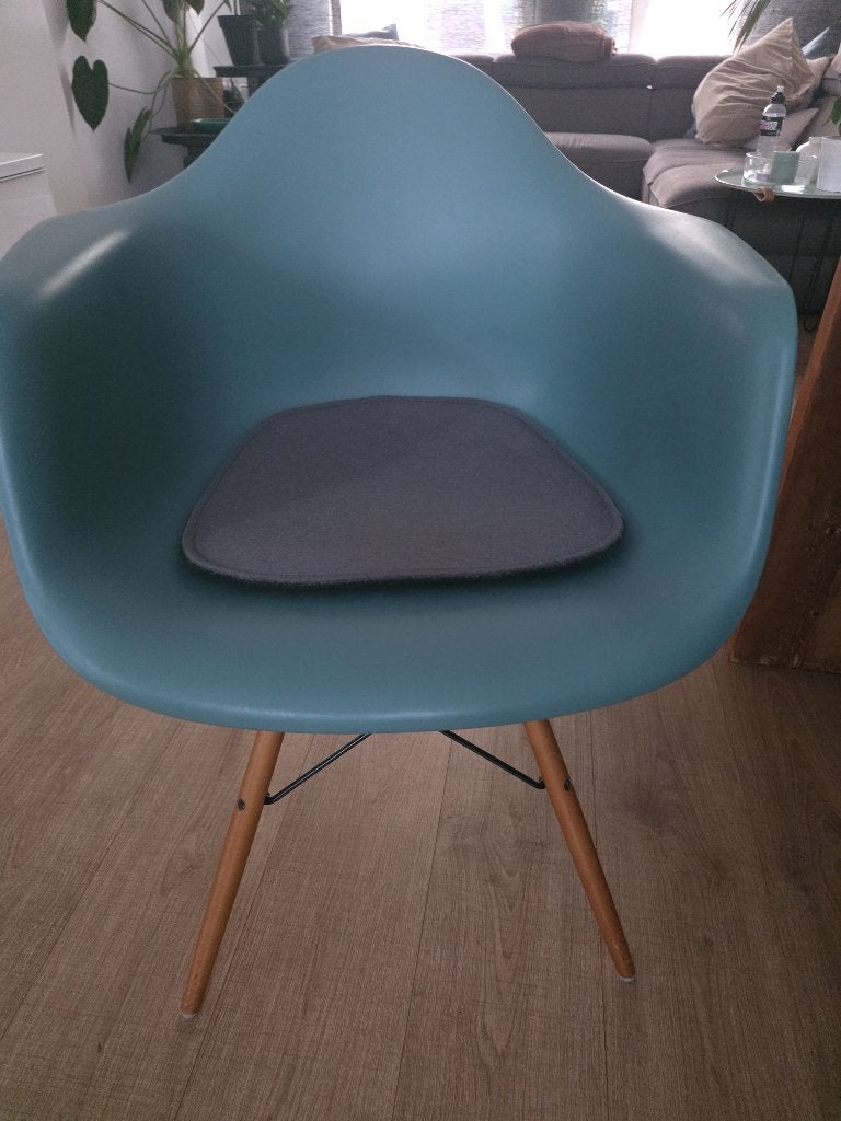 6 stoelen - Stijlvolle Vitra Eames eetkamerstoelen, Ophalen, Gebruikt, Overige kleuren, Hout