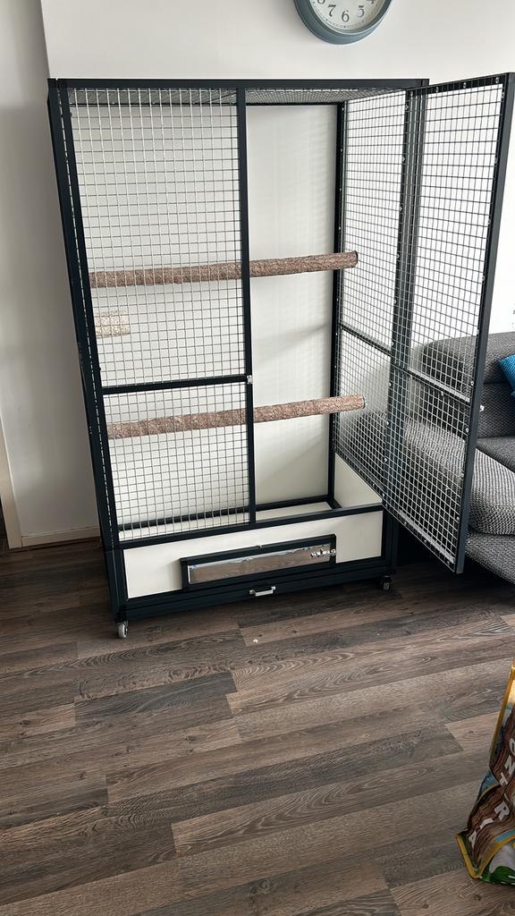 Papegaaienkooi te koop B98cmxD60cmxH160 3mnd oud, Dieren en Toebehoren, Vogels | Hokken en Kooien, Ophalen, Zo goed als nieuw