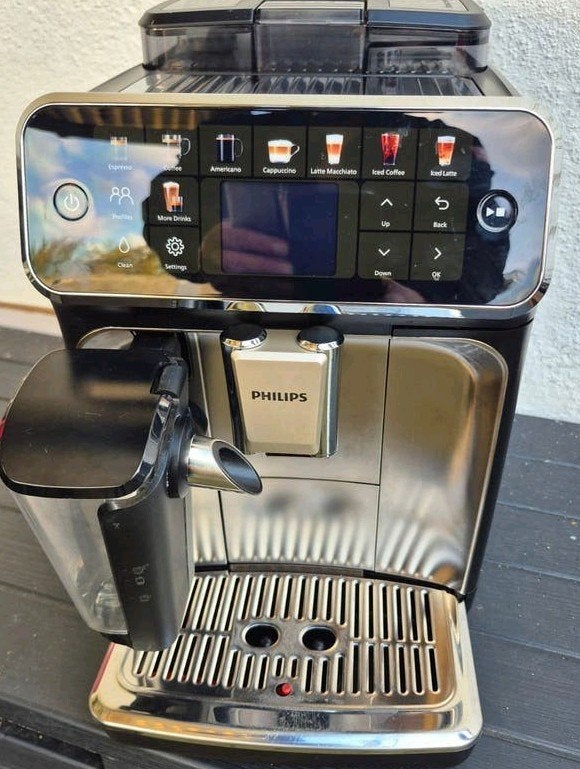 Philips lattego 5500 koffie bonenmachine in nette staat, Witgoed en Apparatuur, Afneembaar waterreservoir, Verzenden, Koffiemachine