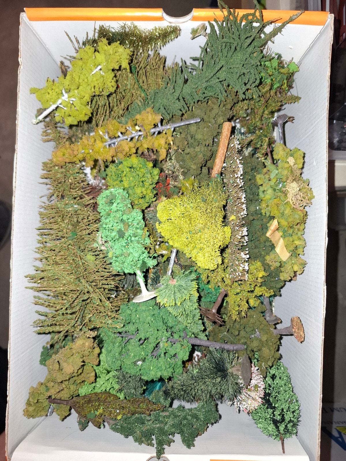 doos vol bomen deel 2, Hobby en Vrije tijd, Gebruikt, Natuur, Gelijkstroom of Wisselstroom, Ophalen of Verzenden