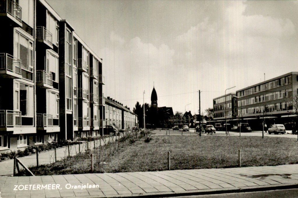 Zoetermeer - Oranjelaan - Straatbeeld met kerk, Ophalen of Verzenden, 1960 tot 1980, Ongelopen, Zuid-Holland