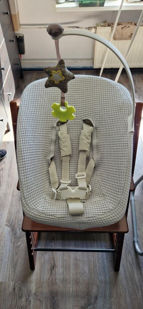 Stokke Trip Trap babyset met waffelhoes en speelboog, Ophalen of Verzenden, Zo goed als nieuw, Meegroeistoel, Gordel(s)