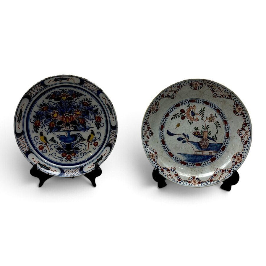 Twee Delfts schotels, Porceleyne Fles, 18e eeuwse stijl