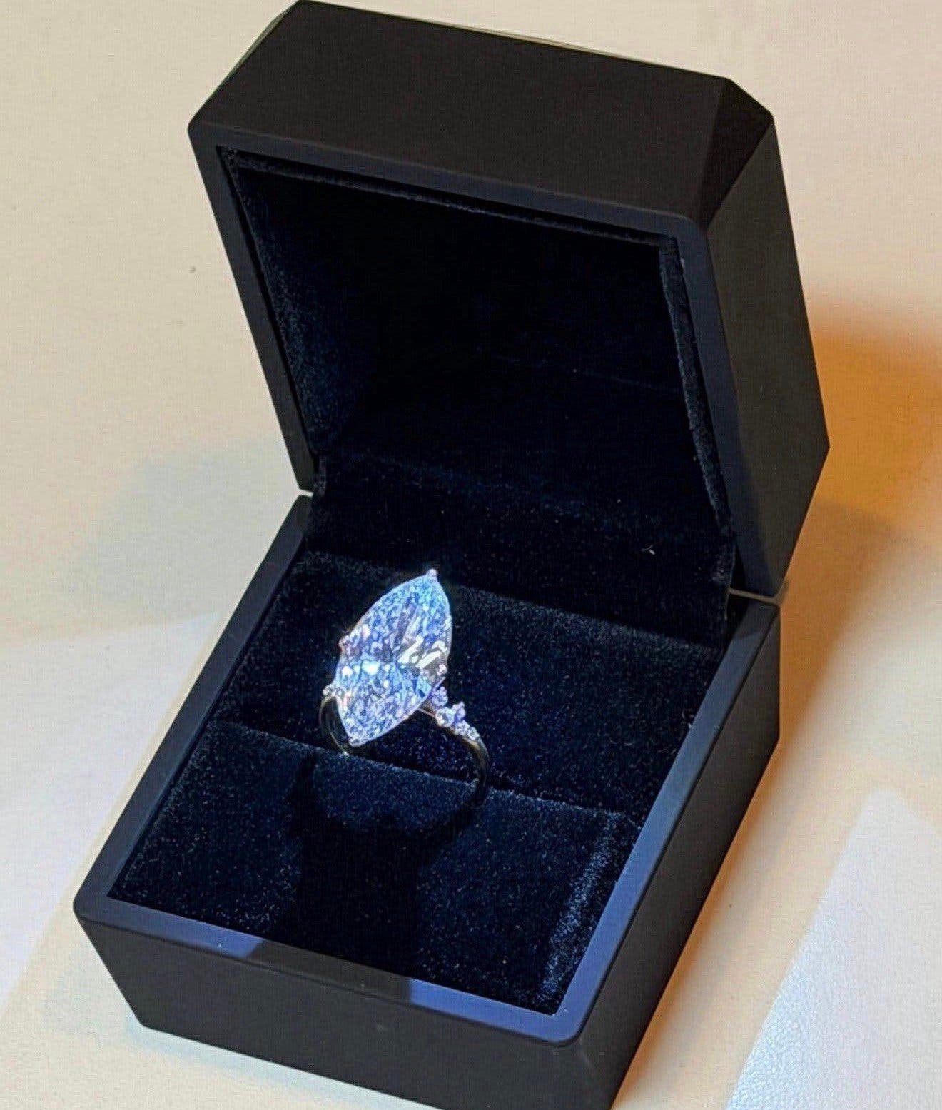 Geel gouden ring met VS1 diamant van 9.22ct!! certificaat, Sieraden, Tassen en Uiterlijk, Ringen, Ophalen, Nieuw, 17 tot 18, Met edelsteen