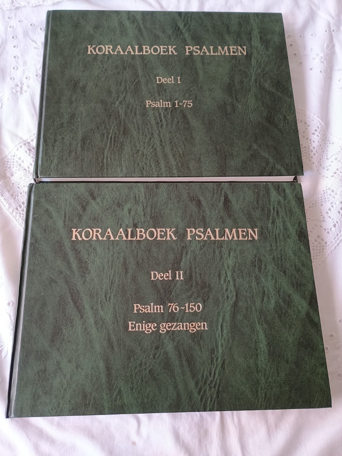 Koraalboek psalmen deel 1 en 2 - Uitgave V.O.G.G, Ophalen of Verzenden, Gebruikt, Religie en Gospel