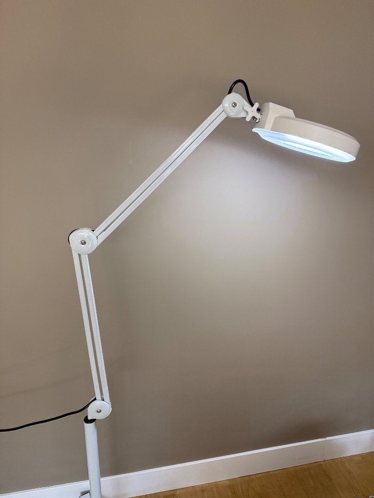 LED Magnifying Lamp with Stand – Magnifying Lamp, Hobby en Vrije tijd, Vergrootglazen, Loepen en Loeplampen, Ophalen, Gebruikt