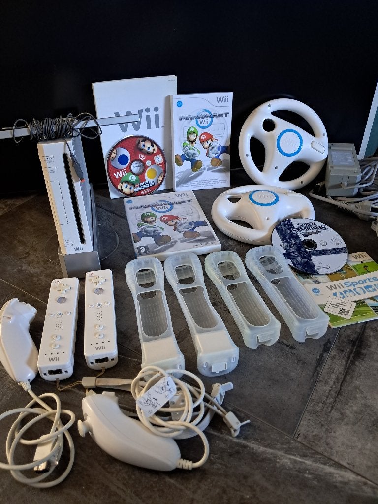 Nintendo Wii als Nieuw! Controllers, 3 Mario games en meer!, Spelcomputers en Games, Ophalen of Verzenden, Zo goed als nieuw, Met 2 controllers
