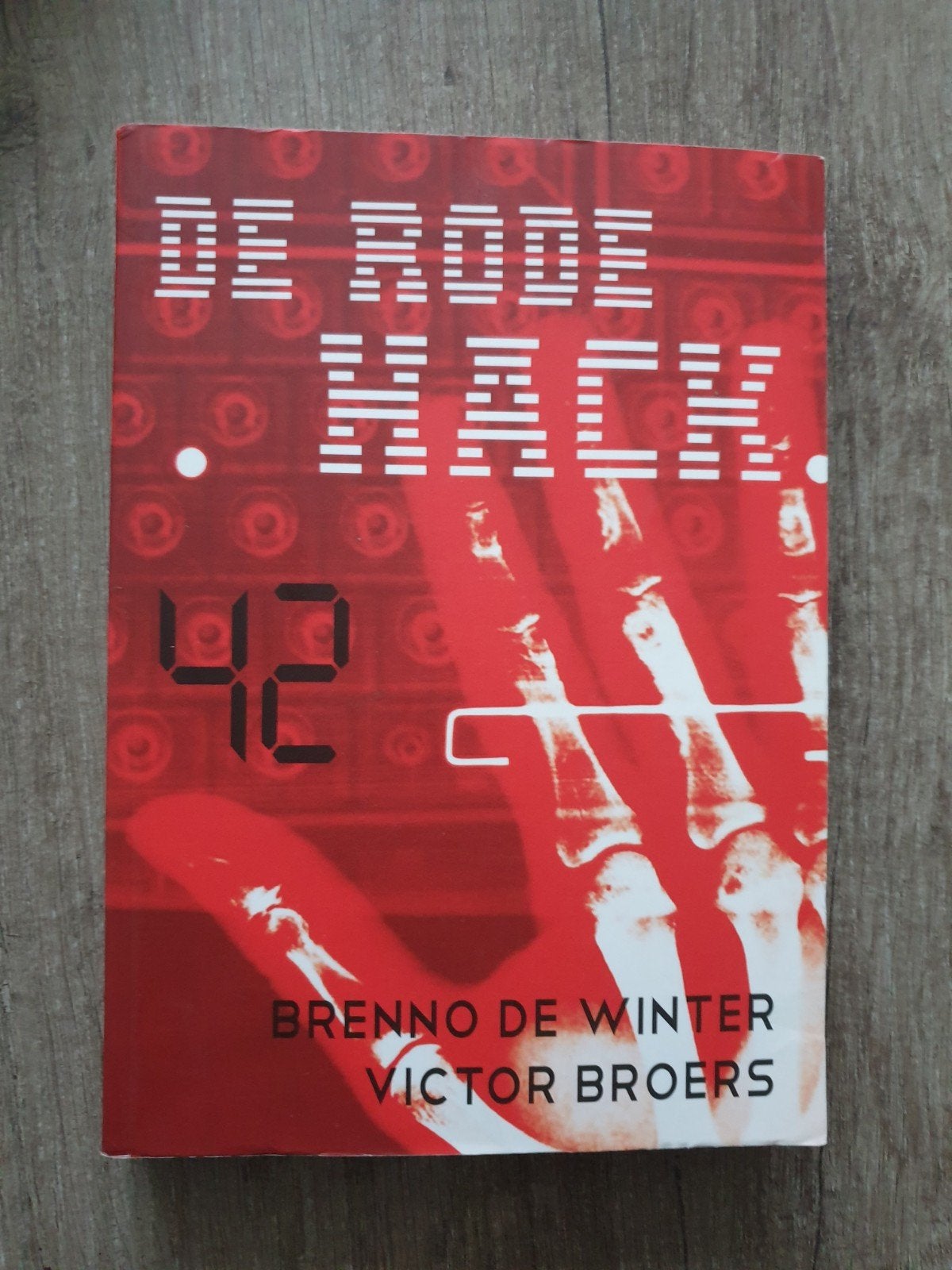 De Rode Hack - Brenno de Winter & Victor Broers, Boeken, Ophalen of Verzenden, Gelezen, Brenno de Winter, Victor Broers