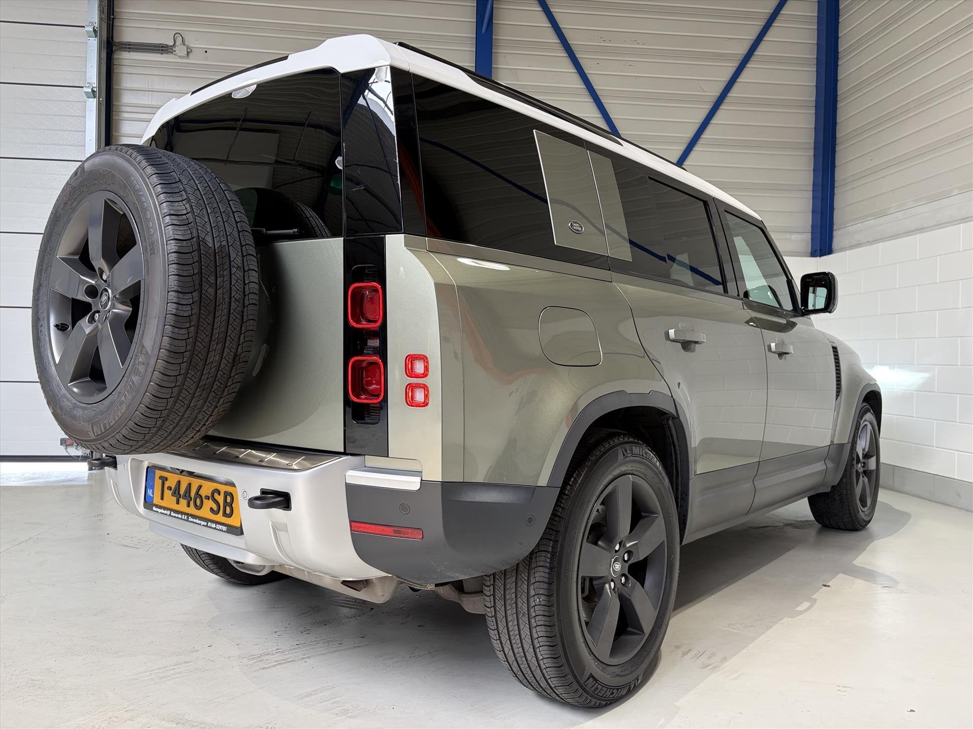 Land Rover Defender 110 P400e 404pk PHEV AWD XS Edition, ACC, Auto's, Automatische klimaatregeling, Gebruikt, 38 km/l, 3000 kg