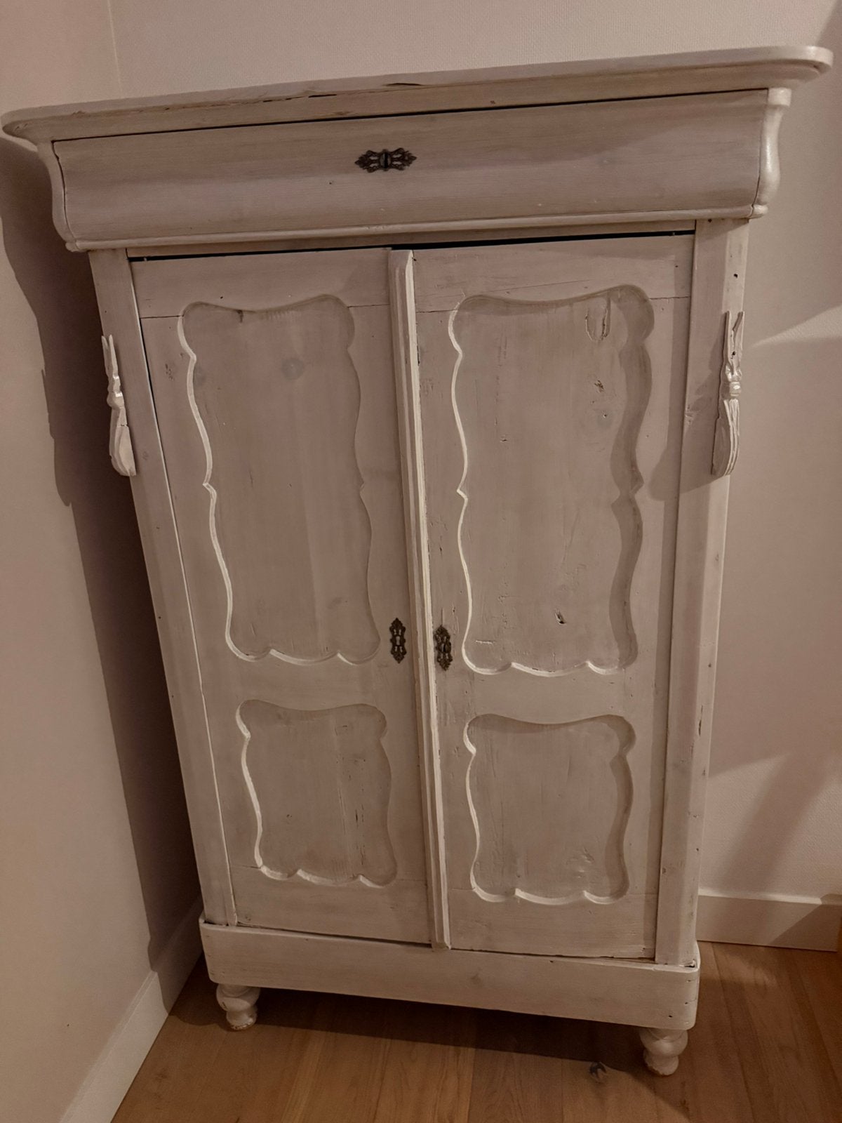 Biedermeier Meidenkast wit, Ophalen