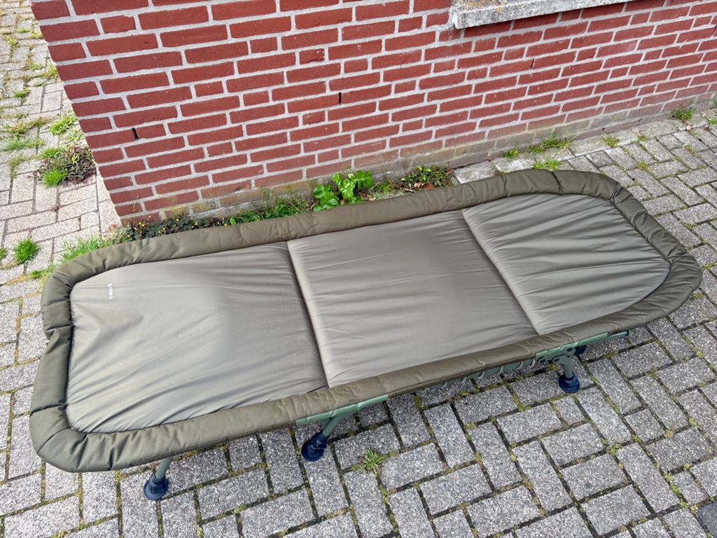 Trakker flat RLX ultralight stretcher -Zo Goed Als Nieuw!, Watersport en Boten, Hengelsport | Karpervissen, Ophalen, Zo goed als nieuw