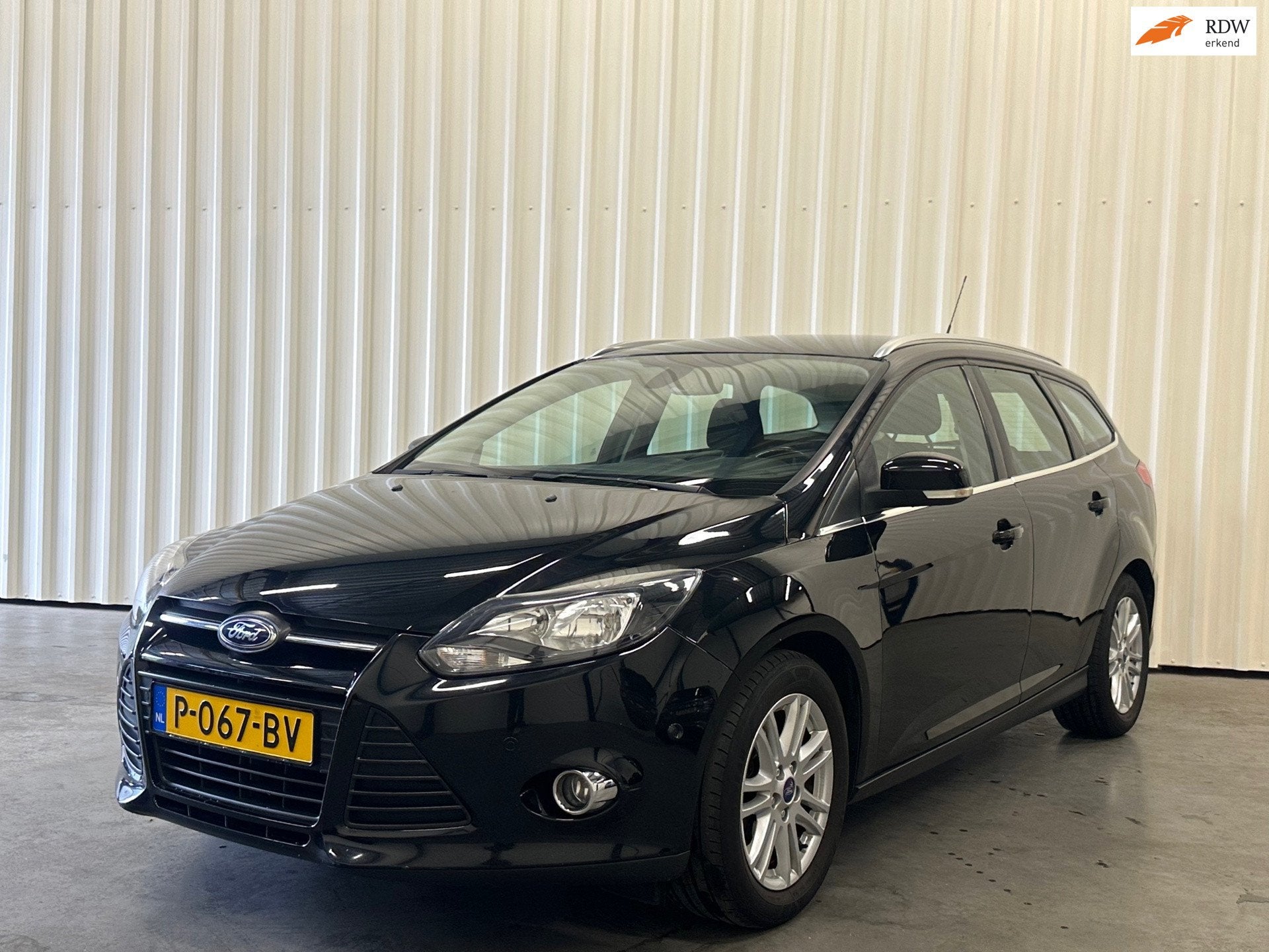 Ford Focus Wagon 1.0 EcoBoost Lease Titanium, Auto's, Euro 5, 125 pk, Gebruikt, Zwart