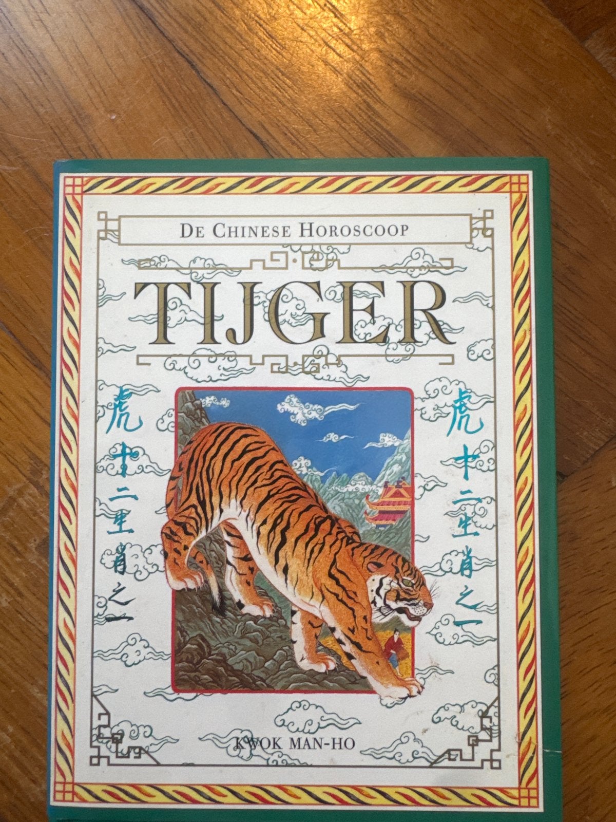De Chinese Horoscoop Tijger - Boek over Chinese Astrologie, Boeken, Ophalen of Verzenden, Gelezen, Wereld overig