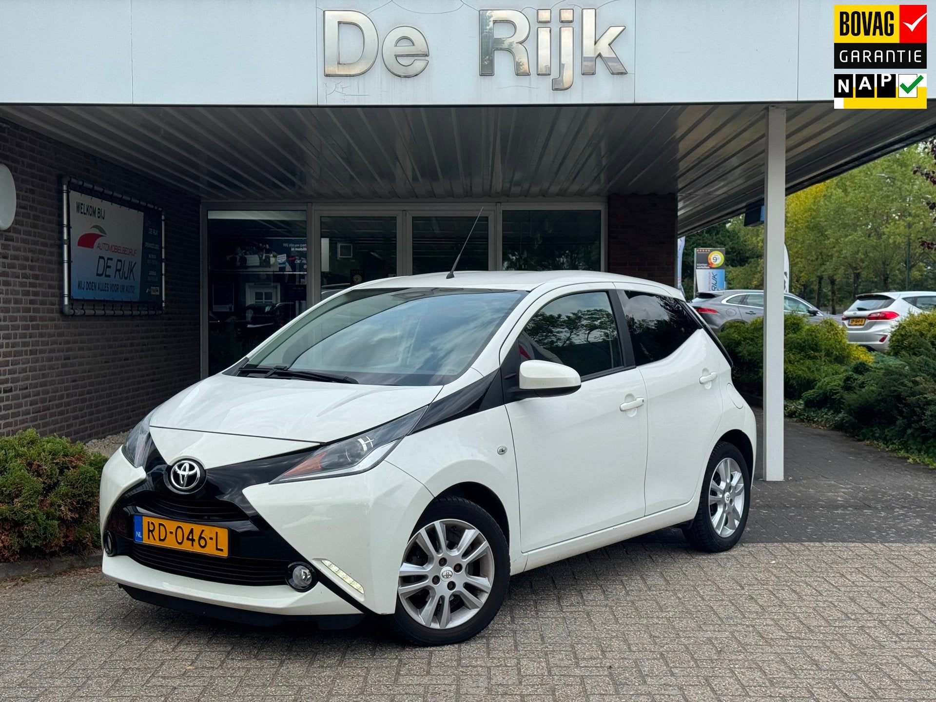 Toyota Aygo 1.0 VVT-i x-joy | Navi, Camera, Clima, Bluetooth, Stof, Gebruikt, 4 stoelen, Origineel Nederlands