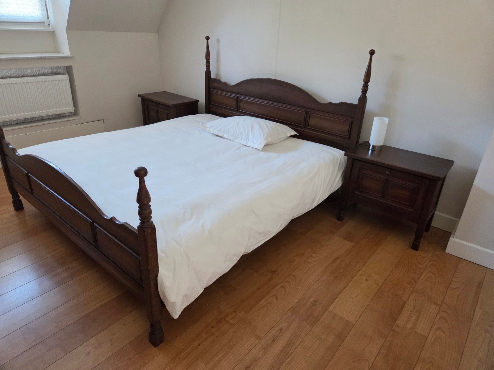Tweepersoonsbed met nachtkastjes en kledingkas, Huis en Inrichting, Ophalen, Bruin, Klassiek, Tweepersoons