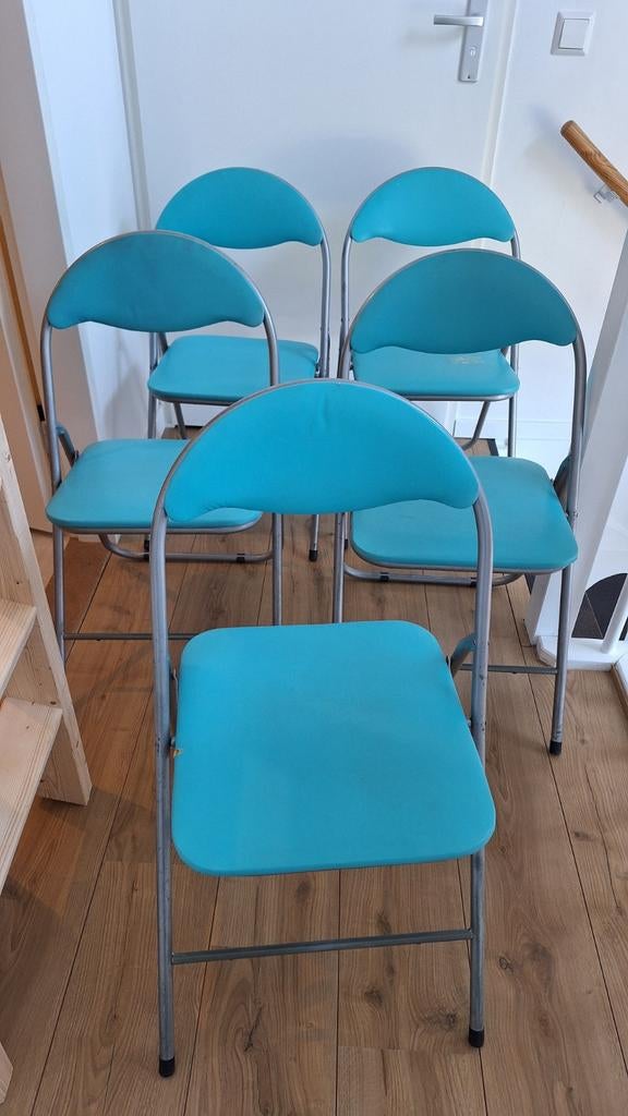 5 helderblauwe klapstoelen - 2 met lichte beschadiging, Huis en Inrichting, Stoelen, Ophalen