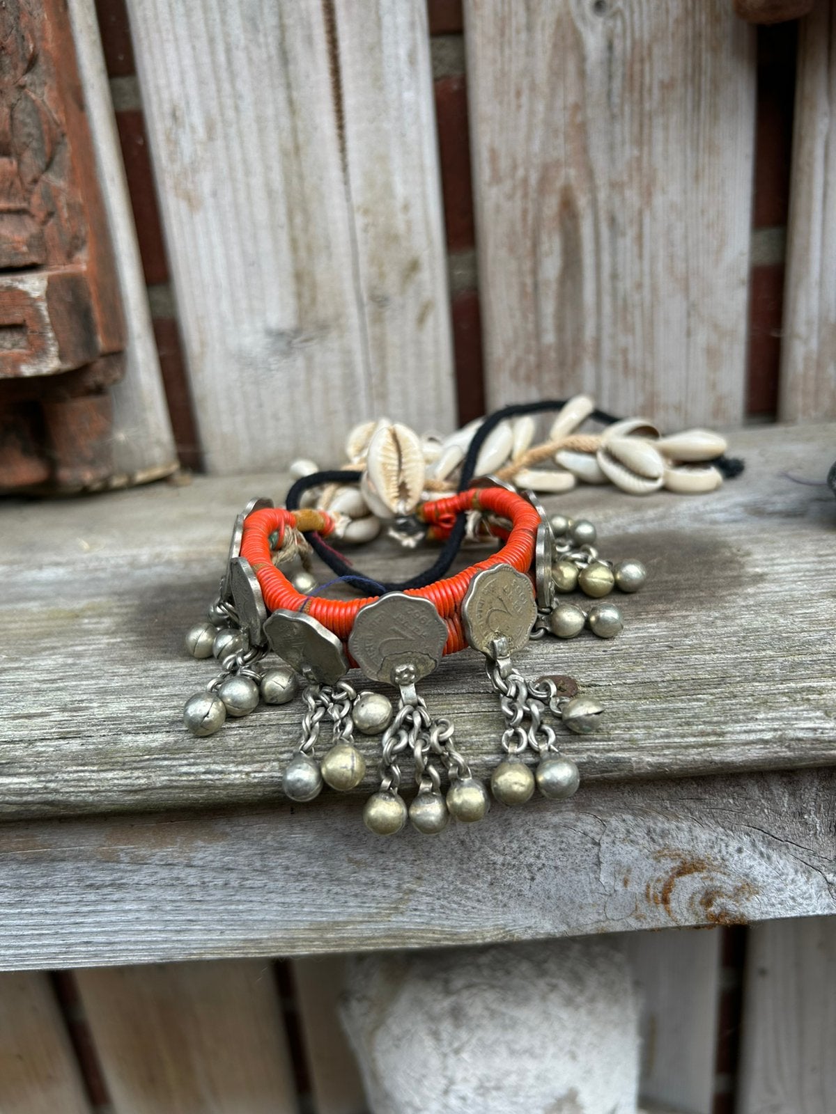 Prachtige Boho Tribel Kuchi Old Cowries Banjara armband., Ophalen of Verzenden, Overige materialen, Armband