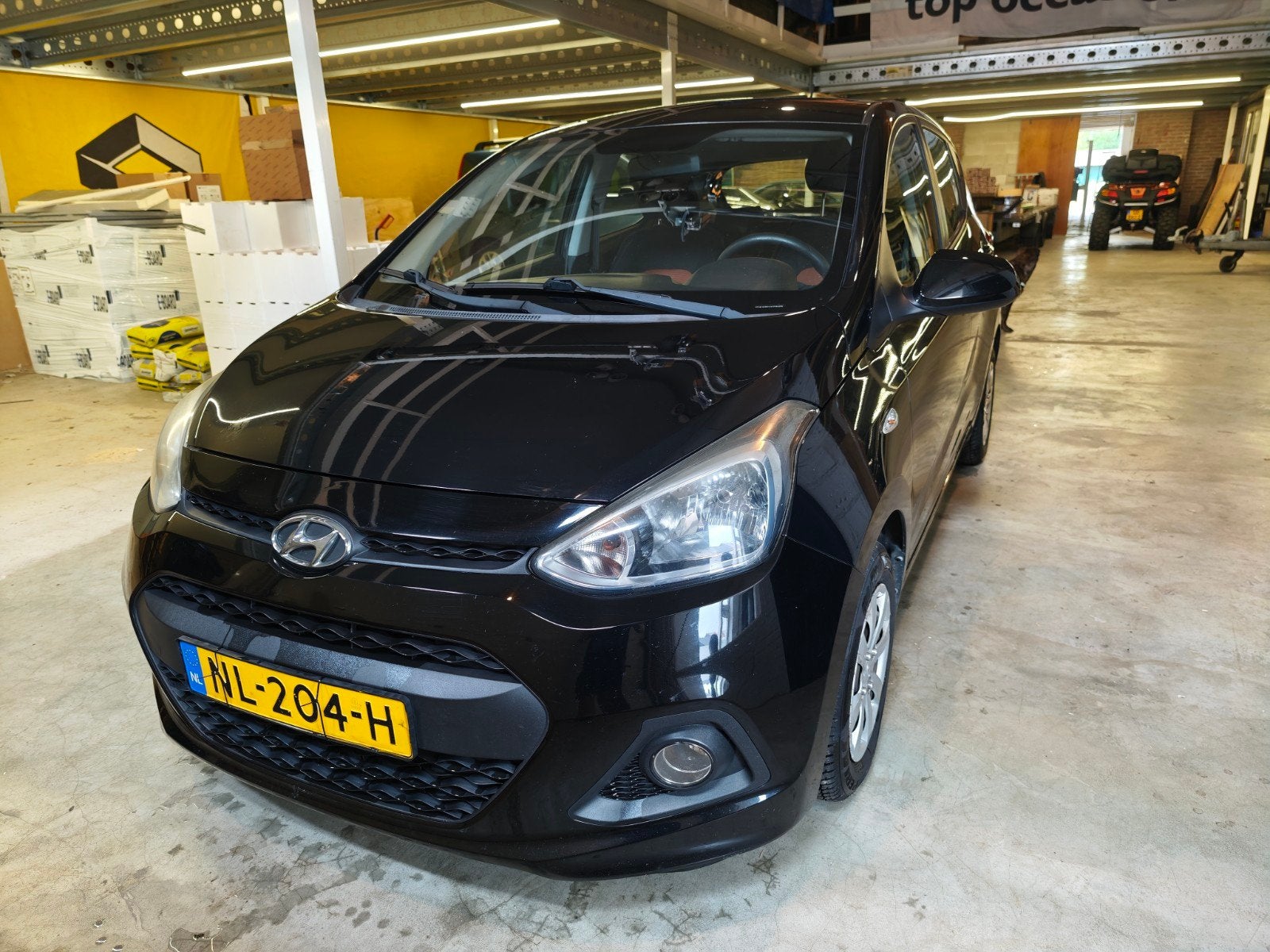 Hyundai i10 1.0i 66pk 2017 Zwart, Stof, 4 stoelen, Origineel Nederlands, Handgeschakeld