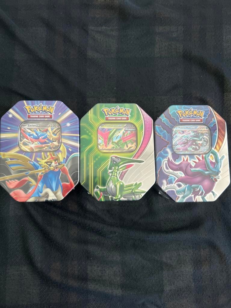 3 Pokémon tins: Walking Wake, Iron Leaves, Zacian, Ophalen of Verzenden, Nieuw, Overige typen, Foil