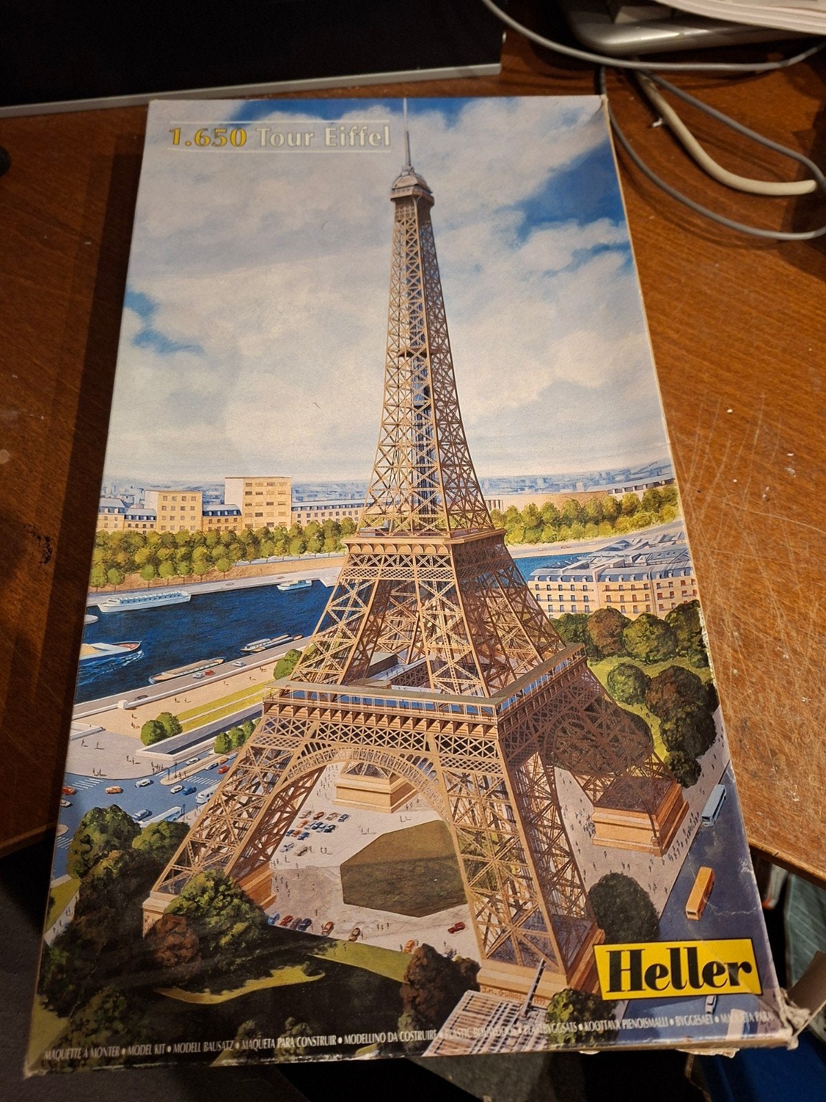 Heller Eiffeltoren 1:650 Modelbouw (Nieuw in plastic), Verzenden