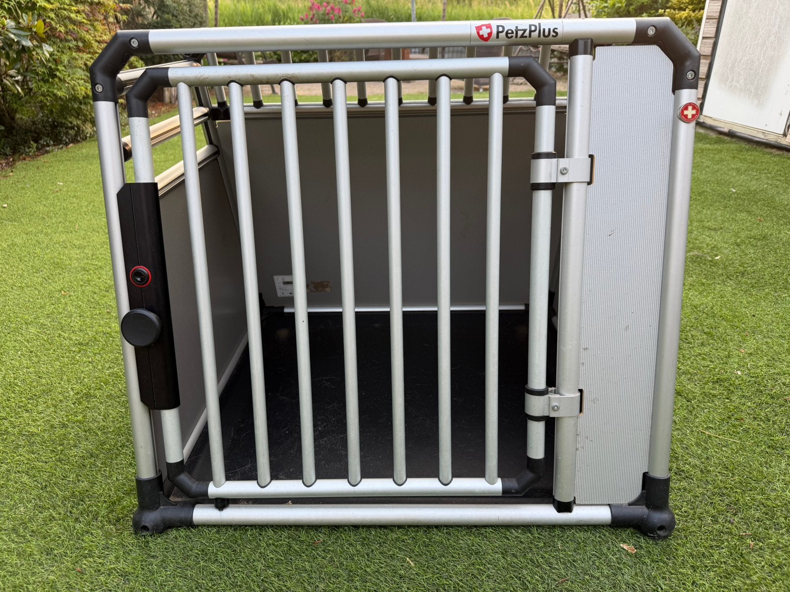 PetzPlus auto hondenbench - medium hond, Ophalen, 65 tot 100 cm, Zo goed als nieuw, Minder dan 75 cm