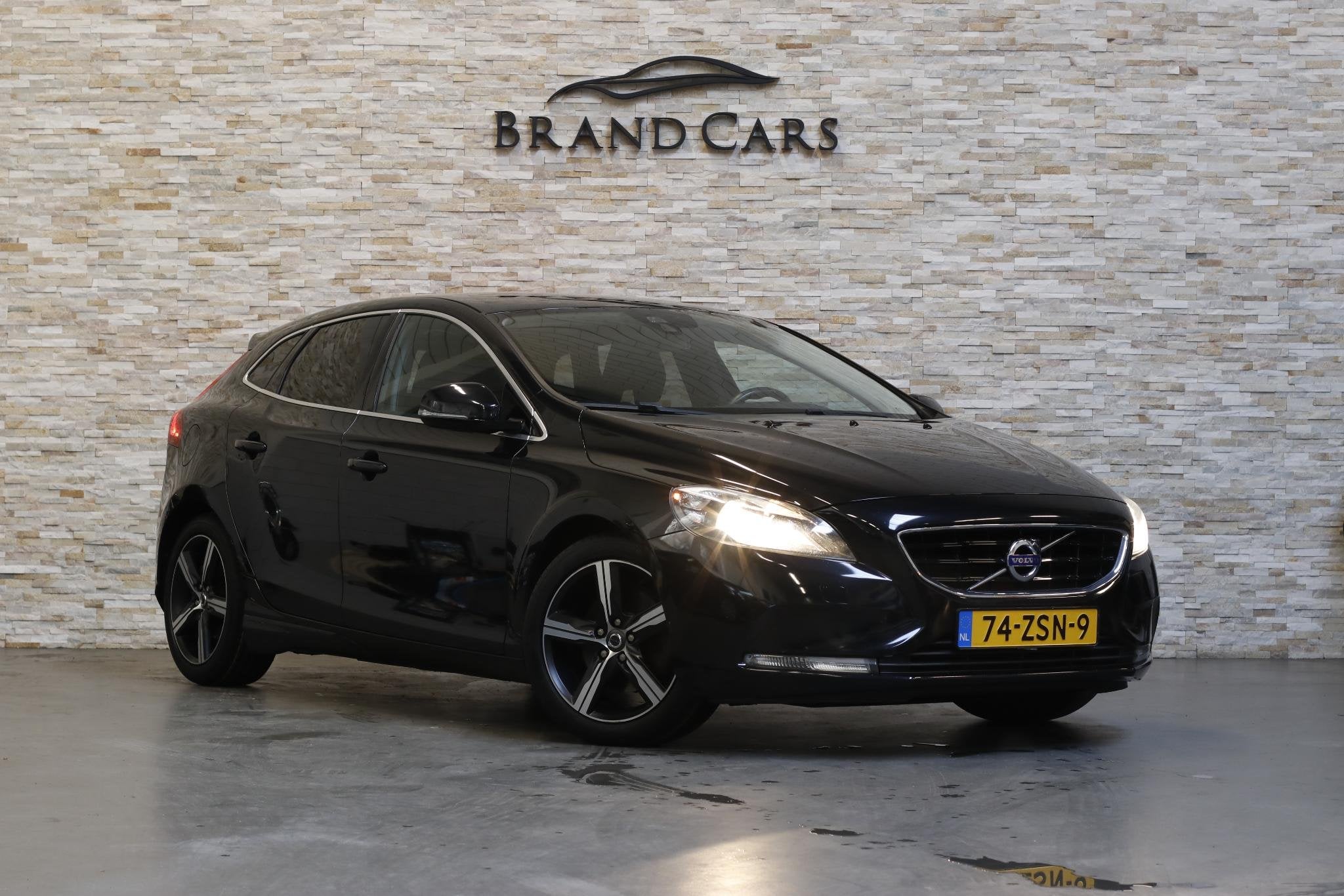 Volvo V40 1.6 T3 Momentum | Camera | Navi | Keyless | 17" LM, Auto's, Volvo, Voorwielaandrijving, 4 cilinders, 150 pk, Leder en Stof