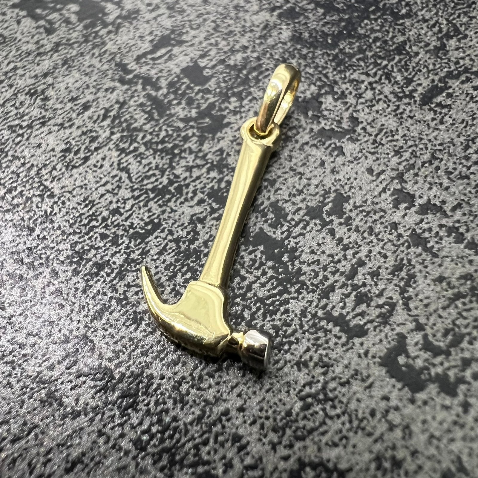 14k gouden hamer hanger nieuw, Ophalen of Verzenden, Nieuw, Goud, Kruis of Symbool