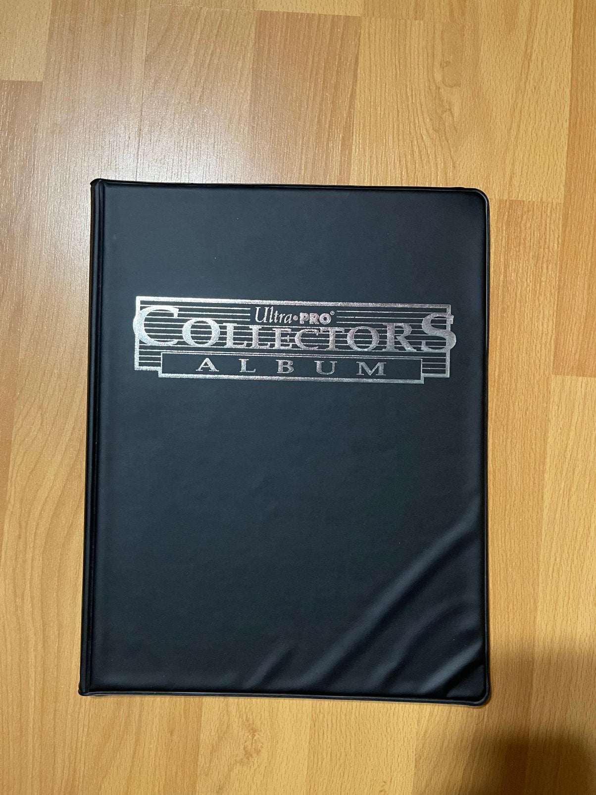 Ultra pro collecters album 9 pocket binder map, Hobby en Vrije tijd, Verzamelkaartspellen | Pokémon, Ophalen of Verzenden, Zo goed als nieuw