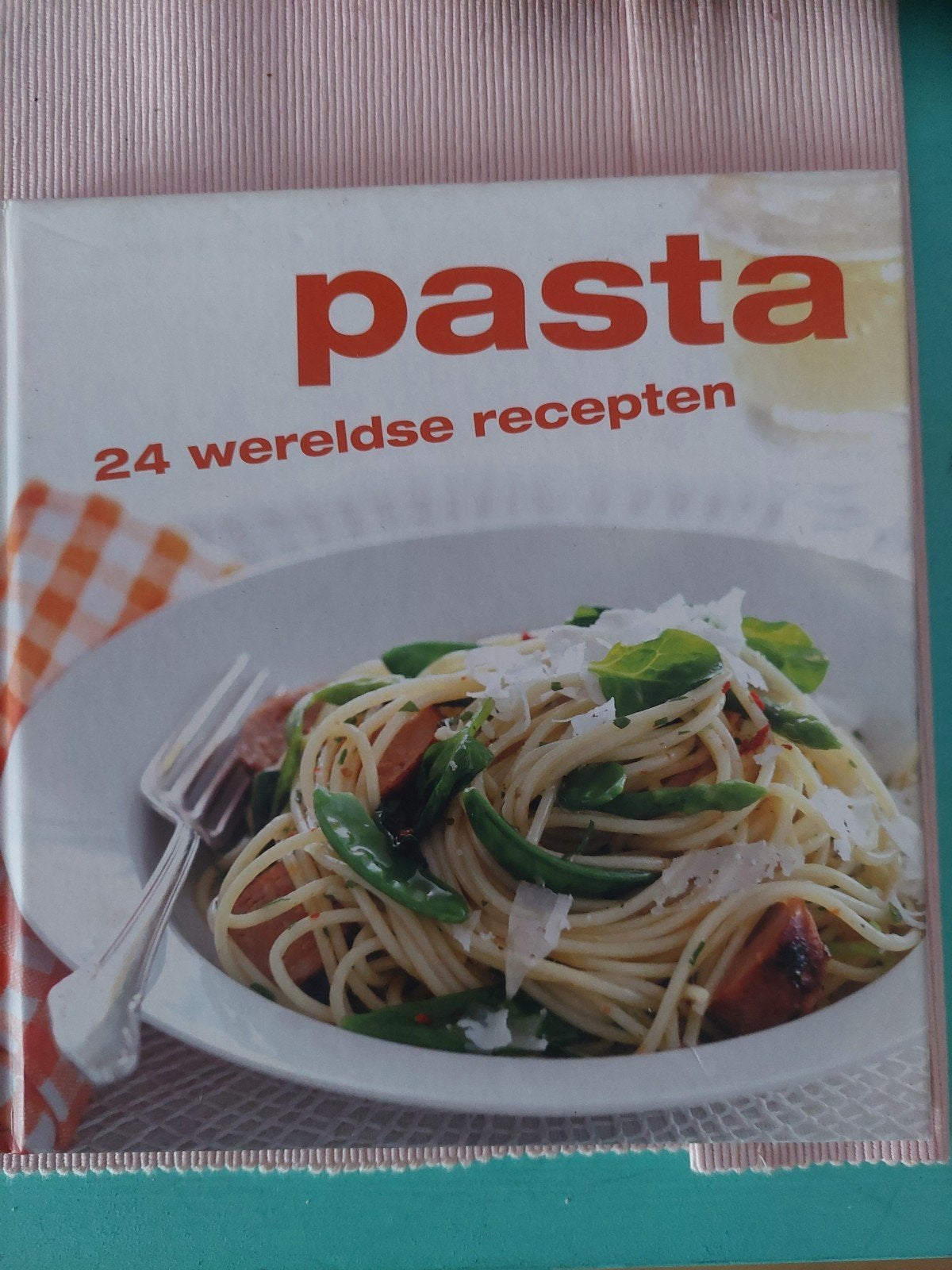Pasta: 24 Wereldse Recepten Kookboek, Zo goed als nieuw, Voorgerechten en Soepen, Ophalen, Italië