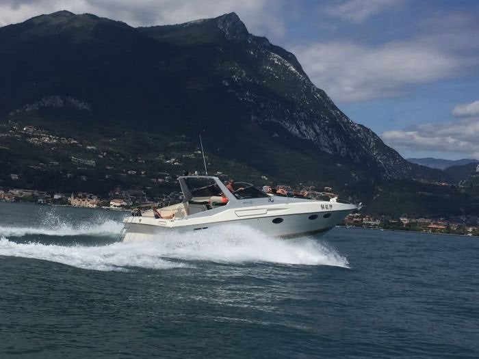 Riva Bravo 38 uniek 2x V8 cummins diessel, Watersport en Boten, Ophalen, Overige merken, Gebruikt, Walstroom