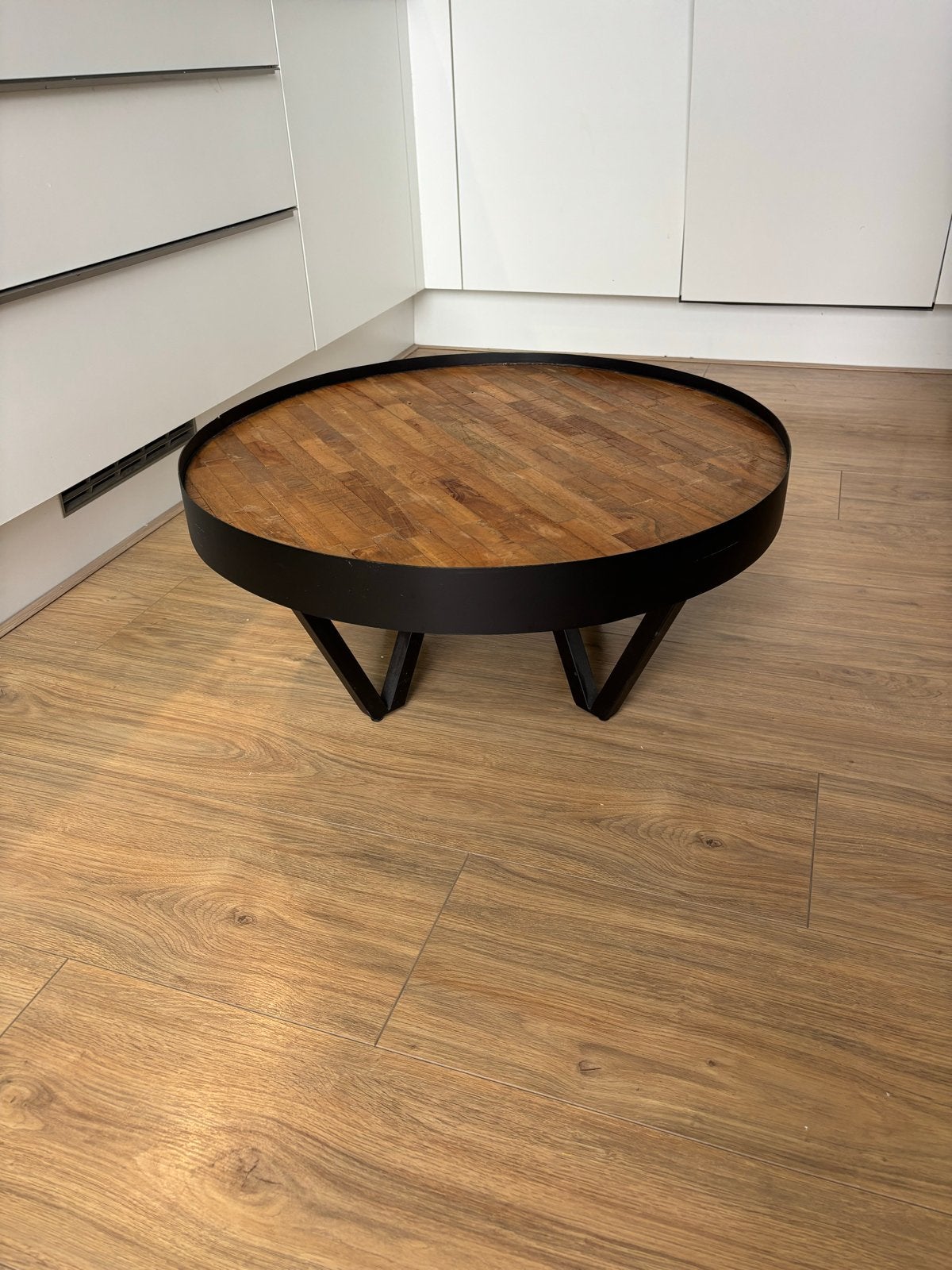 Industriële salontafel - Rond, stevig en stijlvol, Huis en Inrichting, Tafels | Salontafels, Ophalen, Gebruikt, Rond, 50 tot 100 cm