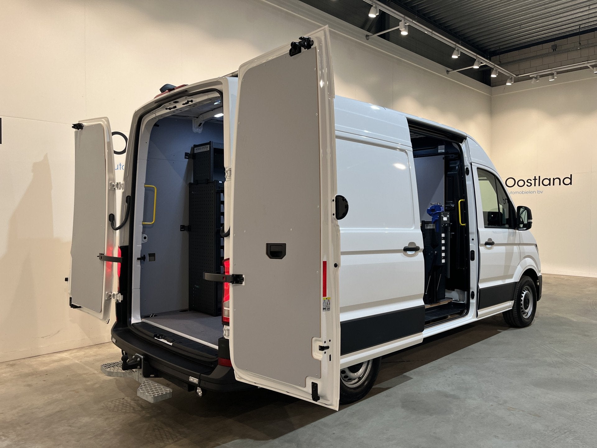 Volkswagen Crafter 35 2.0 TDI L3H3 180 PK Automaat / Euro 6, Auto's, Stof, Gebruikt, 4 cilinders, Met garantie (alle)