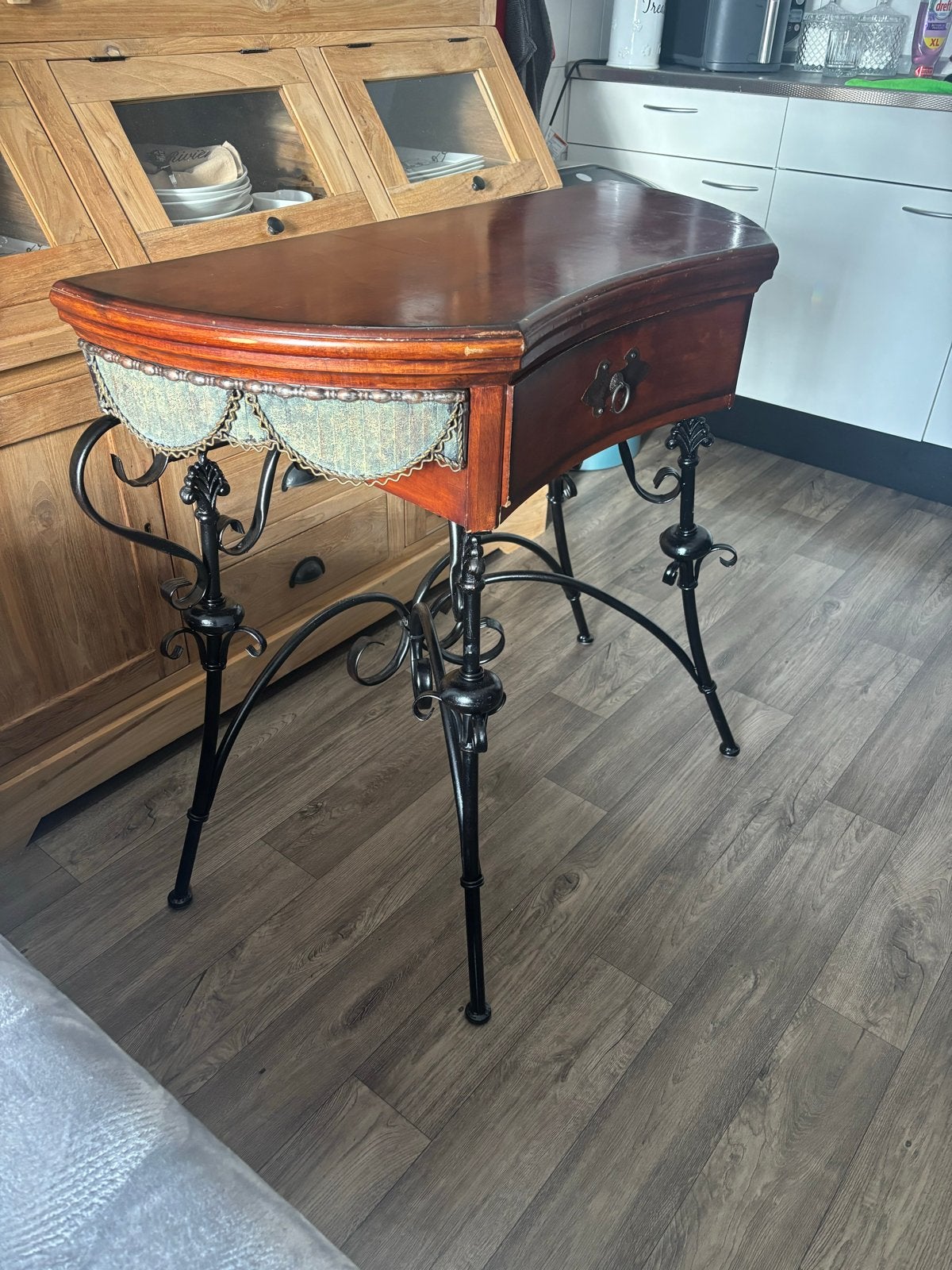 Antieke bijzettafel met smeedijzeren onderstel, Ophalen of Verzenden