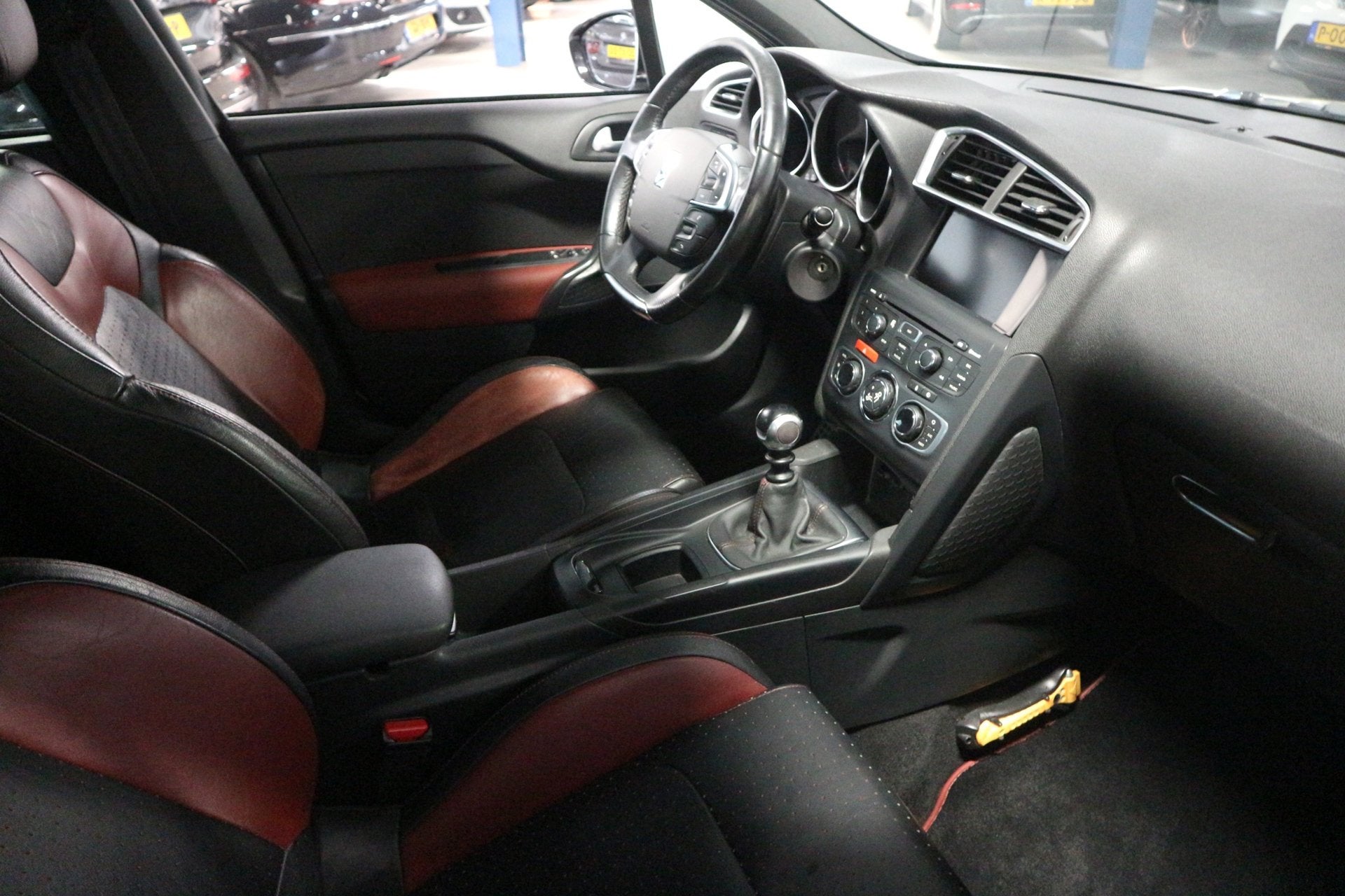 Citroen DS4 1.6 THP Sport Chic STOELMASSAGE/ LEER/ NAP, Voorwielaandrijving, Euro 5, 4 cilinders, Wit