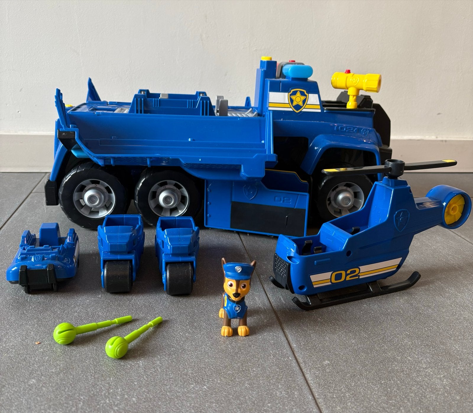 Paw Patrol Chase's Ultimate Cruiser met helikopter, Kinderen en Baby's, Ophalen, Zo goed als nieuw