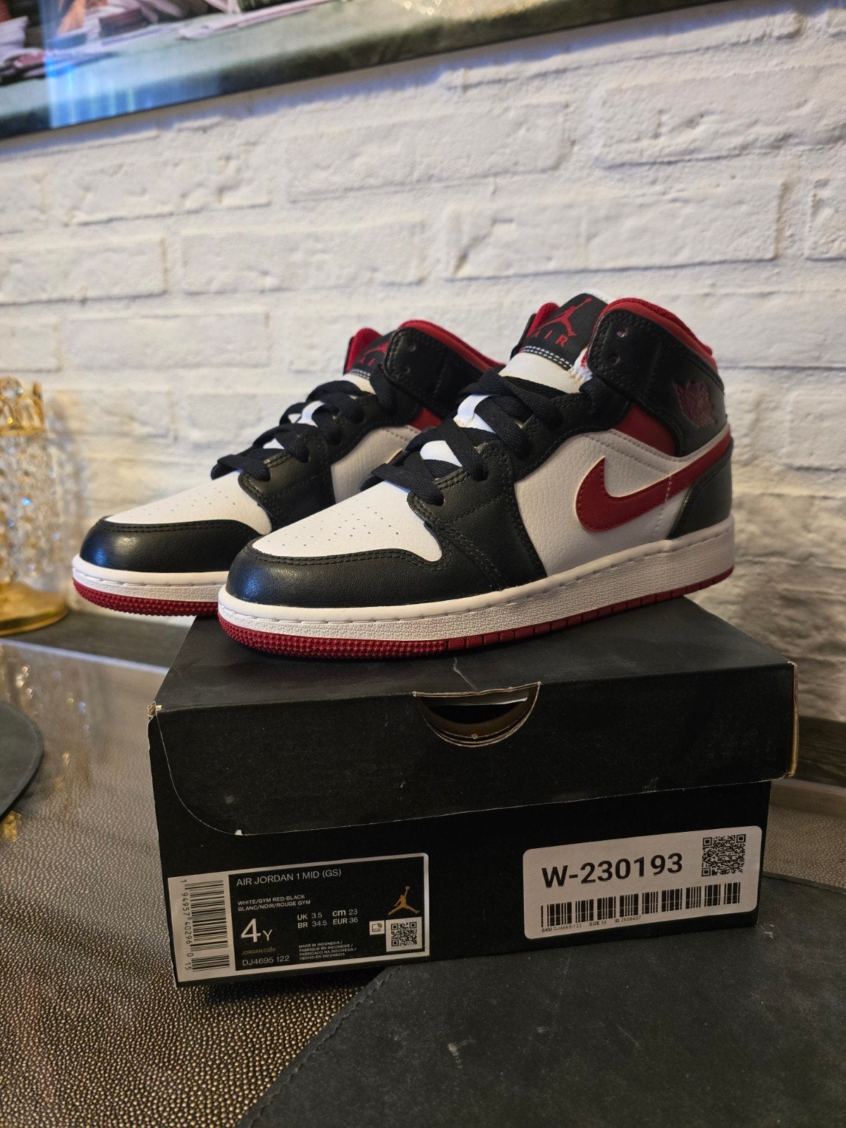 Nike Jordan 1 mid ( gs ) - maat 36 - Nieuw in doos, Jongen of Meisje, Schoenen, Nieuw, Ophalen of Verzenden