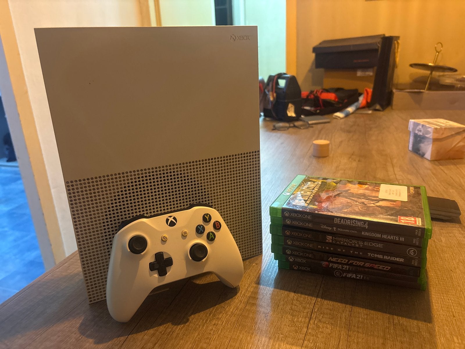 Xbox One S 1TB met controller en 7 games, Spelcomputers en Games, Met games, Xbox One S, Ophalen of Verzenden, Zo goed als nieuw