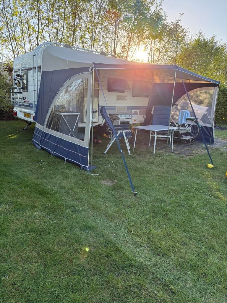 Hobby Exclusive 440 SF Tourcaravan - Compleet & Comfortabel, Vast bed, Hobby, Treinzit, Particulier