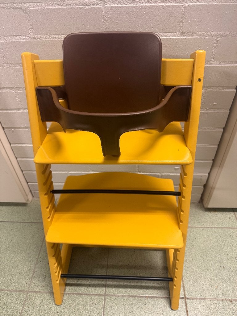 Stokke Tripp Trapp geel + Baby Set + gordel goede staat, Kinderen en Baby's, Kinderstoelen, Ophalen, Gebruikt, Meegroeistoel, Gordel(s)