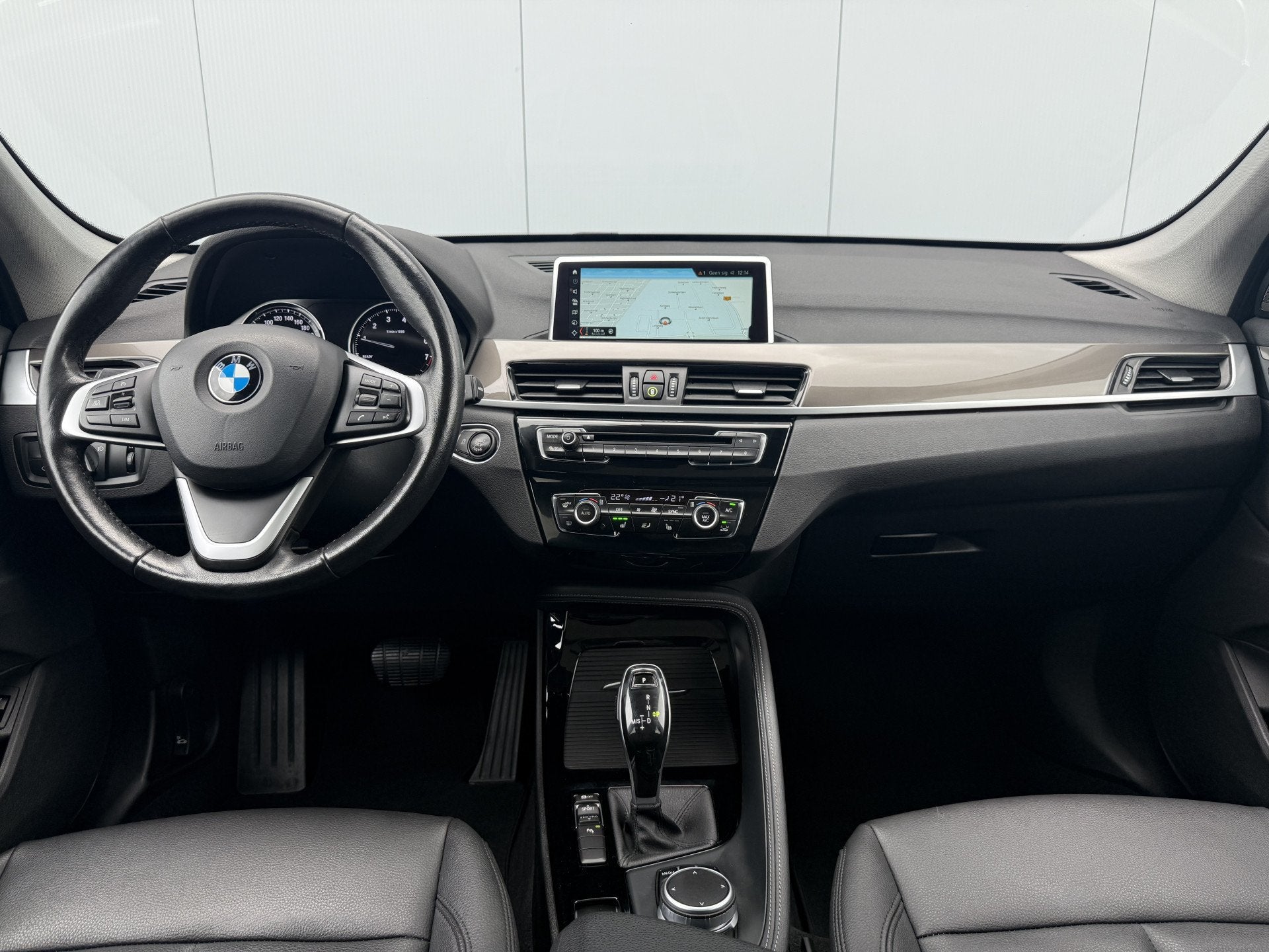 BMW X1 sDrive18i High Executive Automaat Schuifdak/Trekhaak., 136 pk, Gebruikt, Euro 6, Blauw