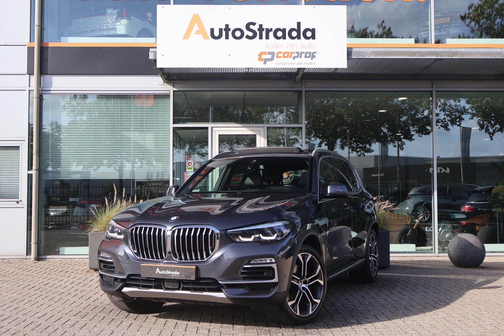 BMW X5 (g05) xDrive40i High Executive 340pk | Camera | Cruis, Dealer onderhouden, Gebruikt, Met garantie (alle), 138 €/maand
