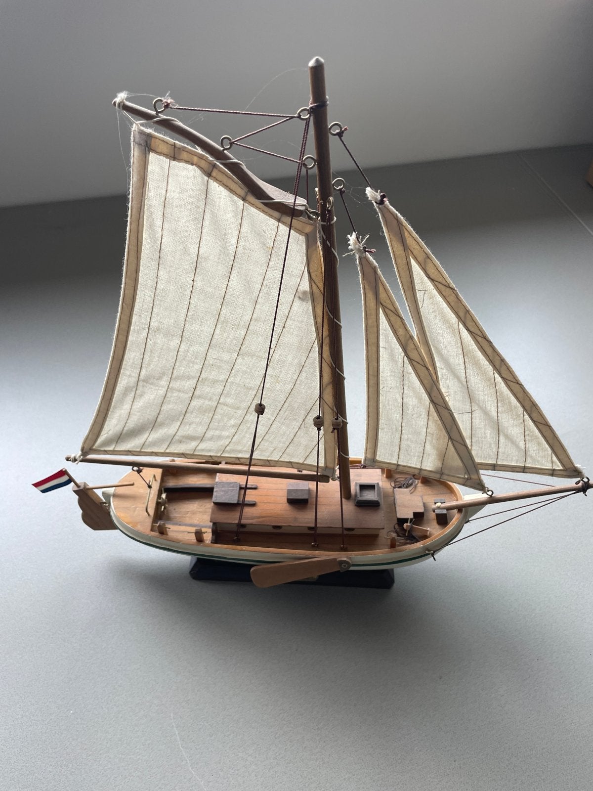 Gedetailleerd houten lemsteraak model met stoffen zeilen, Hobby en Vrije tijd, Modelbouw | Boten en Schepen, Ophalen of Verzenden