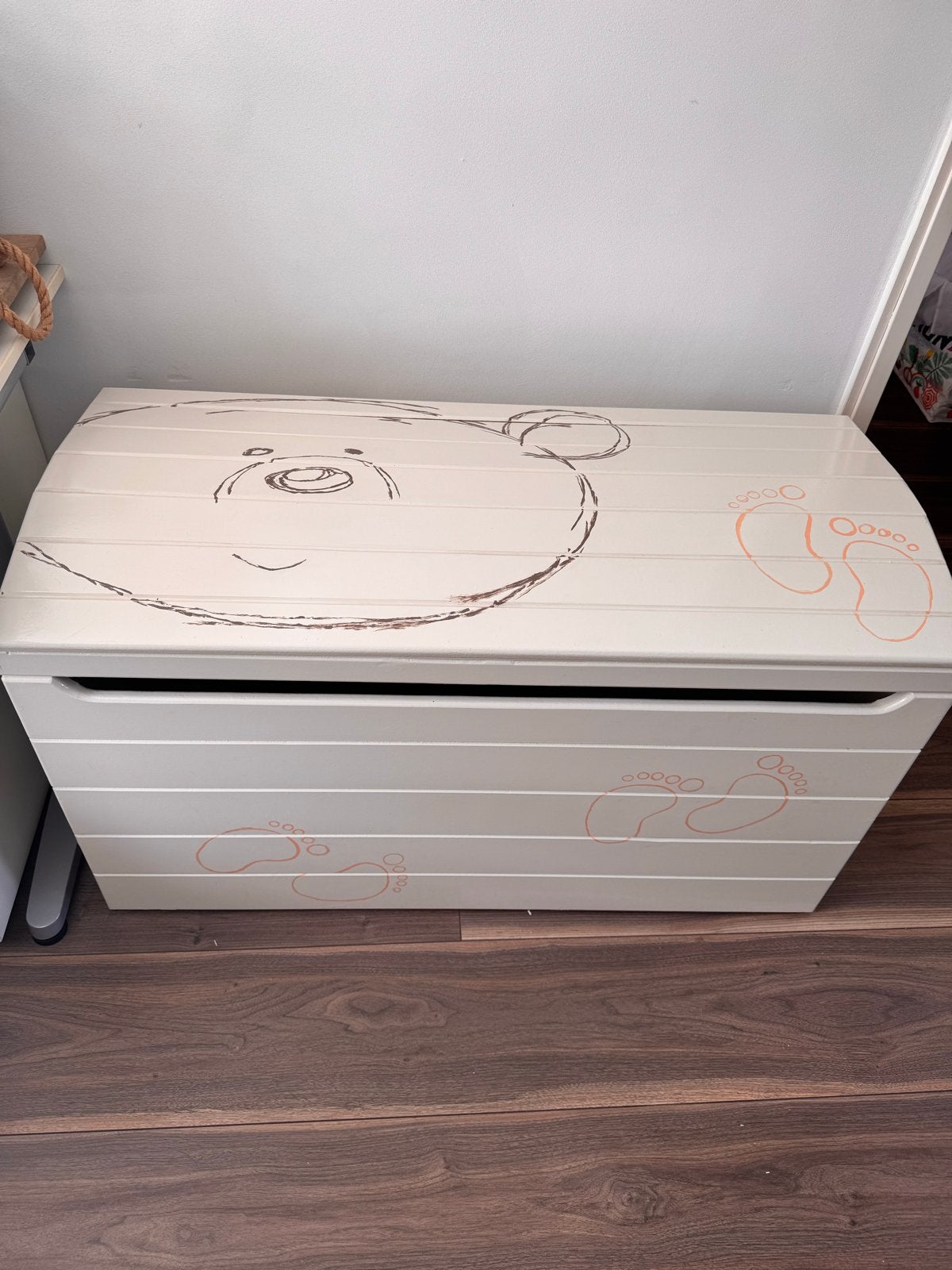 Houten Speelkist/Dekenist met beer en voetjes - 110x50x60cm, Huis en Inrichting, Woonaccessoires | Kisten, Ophalen, Gebruikt, 100 tot 150 cm