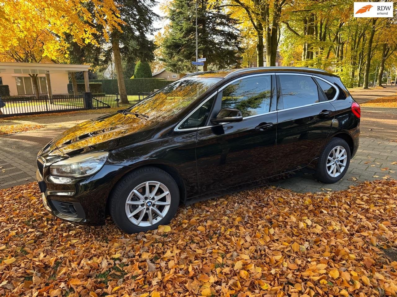 BMW 2-serie Active Tourer 216d Automaat Executive | NAP| APK, Auto's, Gebruikt, 116 pk, Zwart, Origineel Nederlands