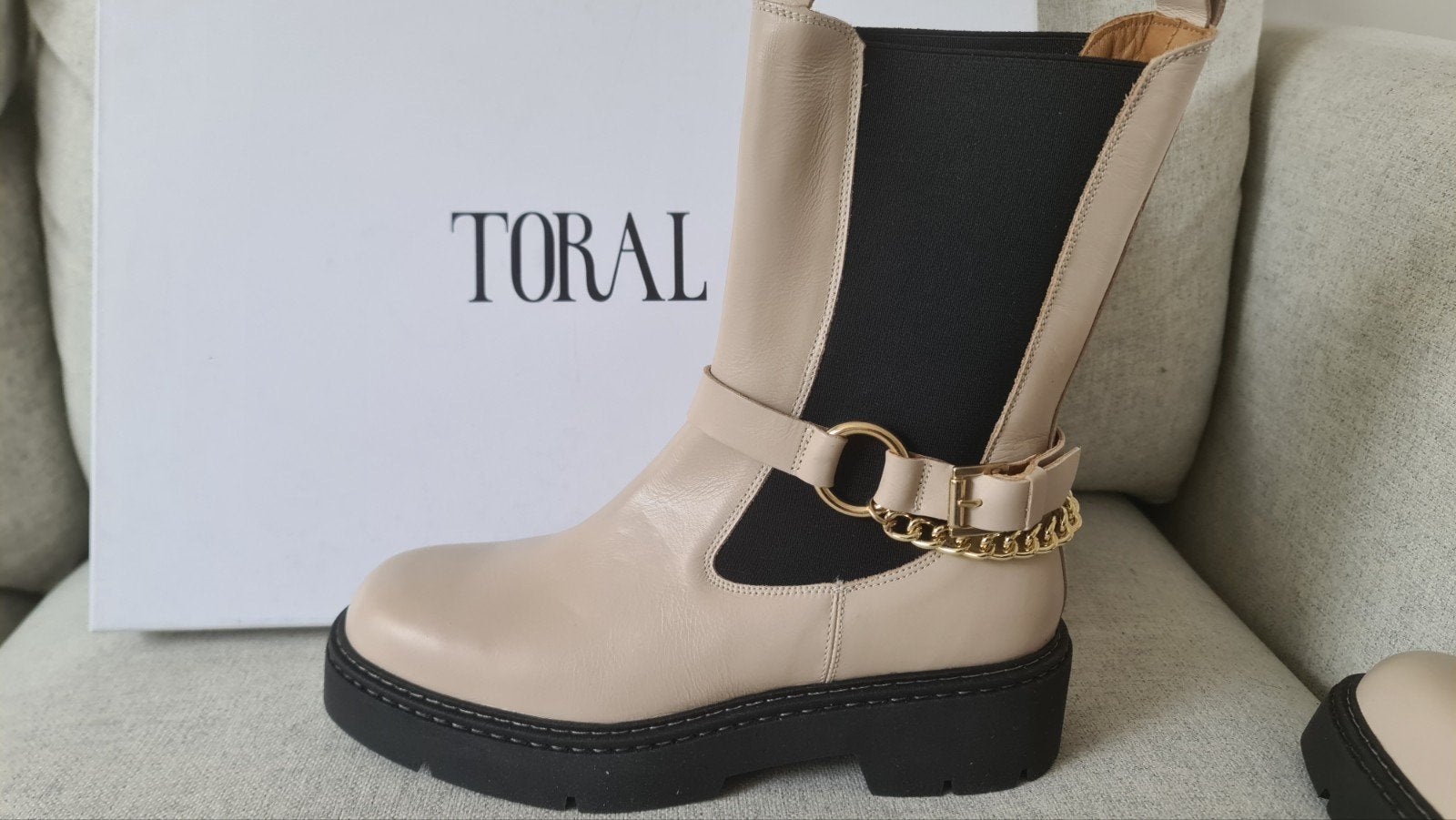 nieuwe laarzen Toral 41 beige taupe chelsea boots kettinkjes, Hoge laarzen, Beige, Nieuw, Ophalen of Verzenden