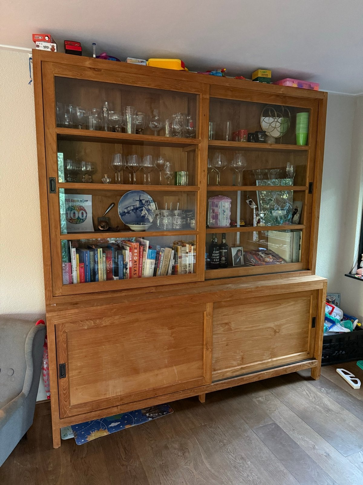 Massief Teakhouten Vitrinekast met Schuifdeuren, Ophalen, Gebruikt, 200 cm of meer, Teakhout