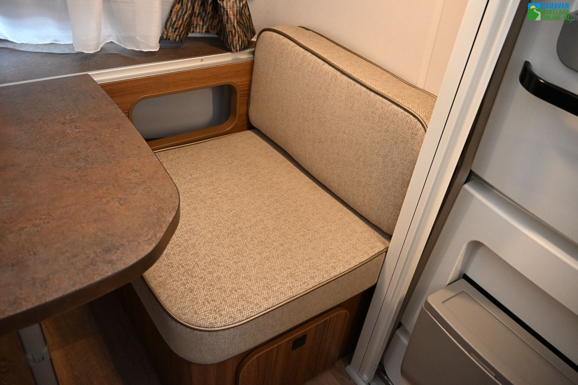 Foto 9 van Eriba Touring Triton 430 Mover Cass.luifel Boiler COMPLEET!