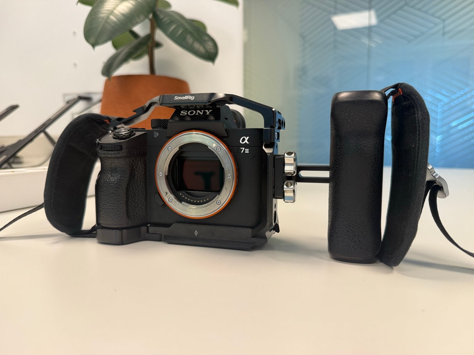 Sony A7 III / SmallRig Cage / SmallRig Handle & Straps, Ophalen, Beeldstabilisatie, Zo goed als nieuw, Accu