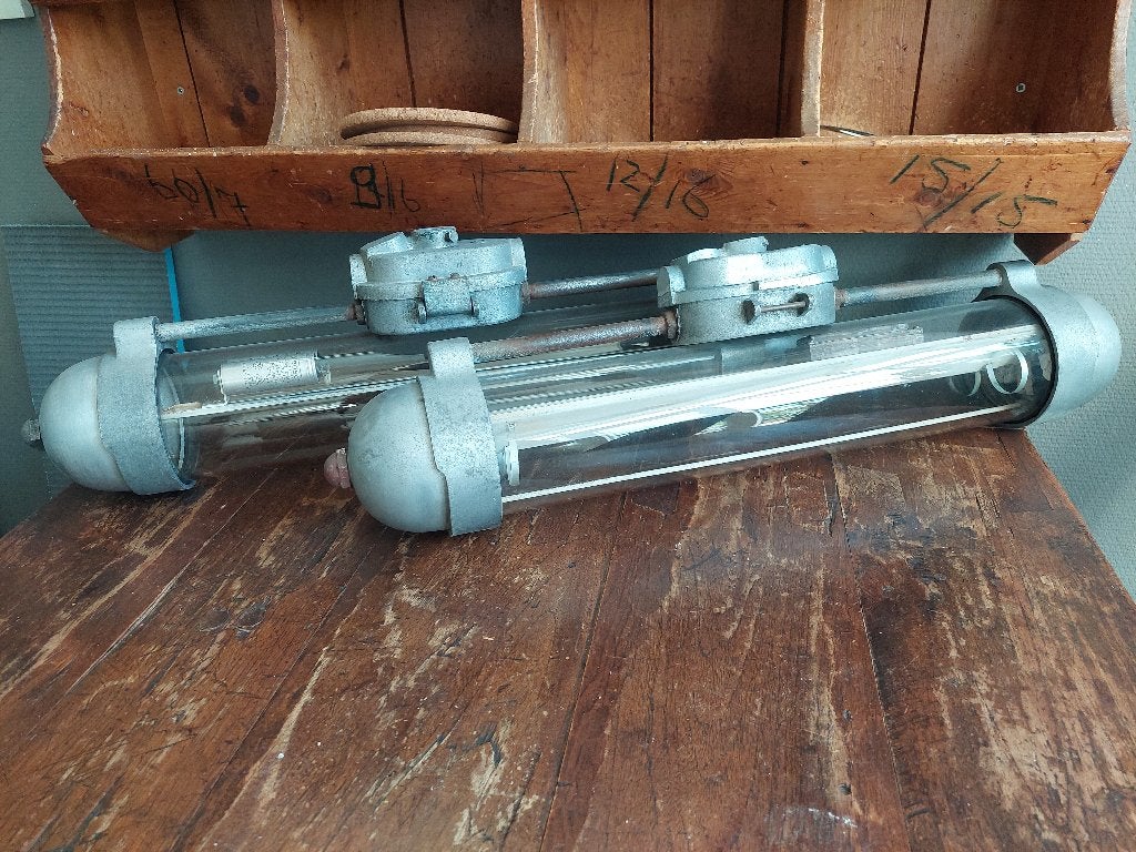 STOER!!! Industriële TL lamp LED bully! Hellux., Huis en Inrichting, Lampen | Hanglampen, Ophalen of Verzenden, Zo goed als nieuw