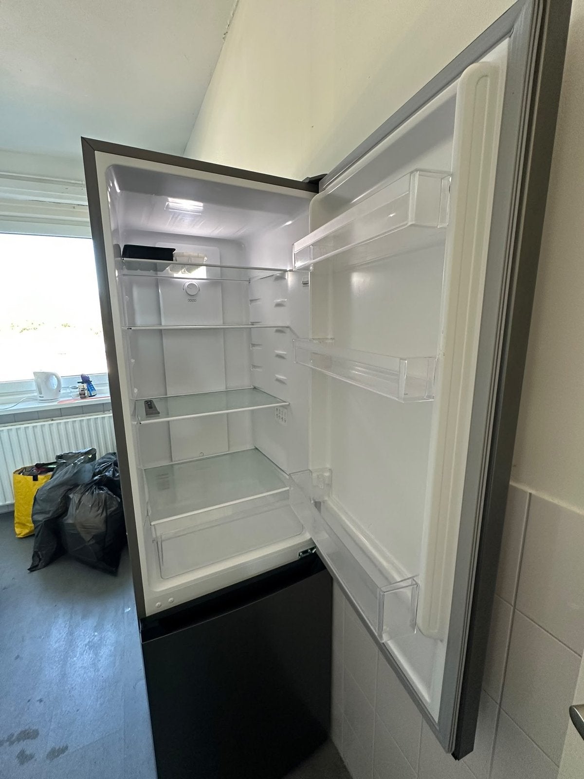 Foto 3 van Veripart Koel-vriescombinatie 253L - Gebruikt